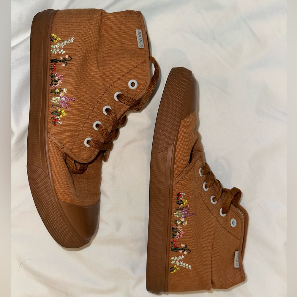 Bangs high-Top Sneakers with Floral Embroidery